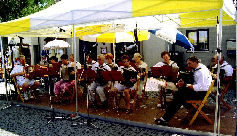 Diatonische Spielgruppe beim Siedlungfest Löwentaler Siedlung